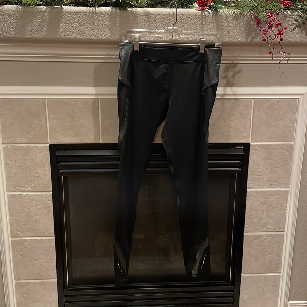 CHAMPION Women’s Reflective Running Leggings Duo Dry Embrace Fabric. Size L